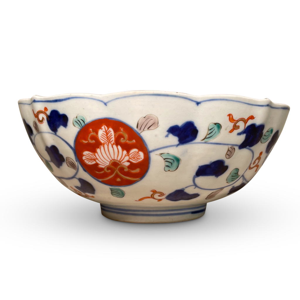 Meiji Period Imari Scallop Edged Bowl Decorated with Birds