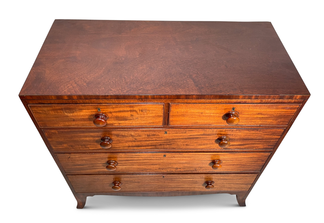 Late Georgian Mahogany Chest of Two over Three Drawers on Curved Outwardly Splayed Legs