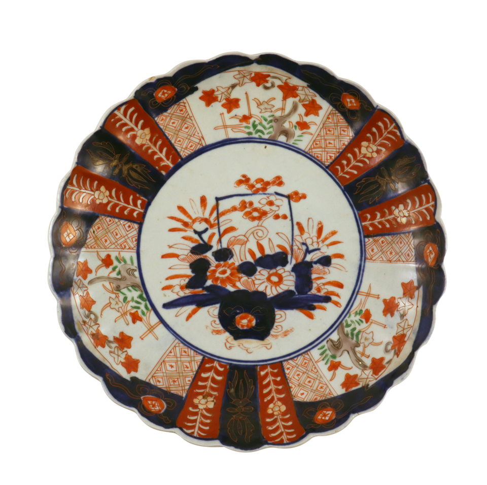 Meiji Period Scallop Edged Imari Plate with Hand Painted Chrysanthemums