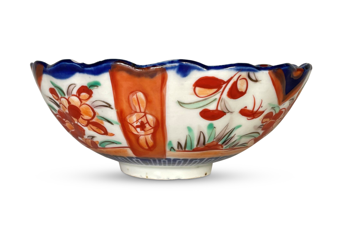 Meiji Period Imari Scallop Edged Hand Decorated Bowl