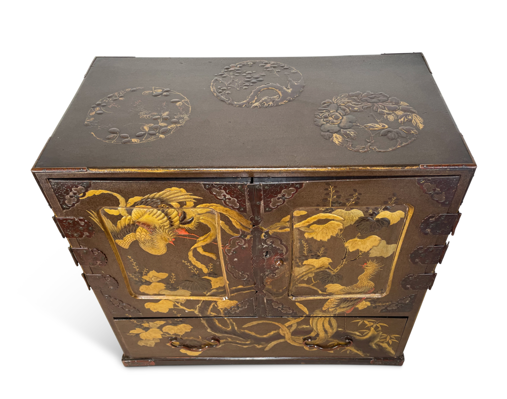 Chinese Export Lacquered Chinoiserie Table Top Cabinet comprising Six Internal Drawers